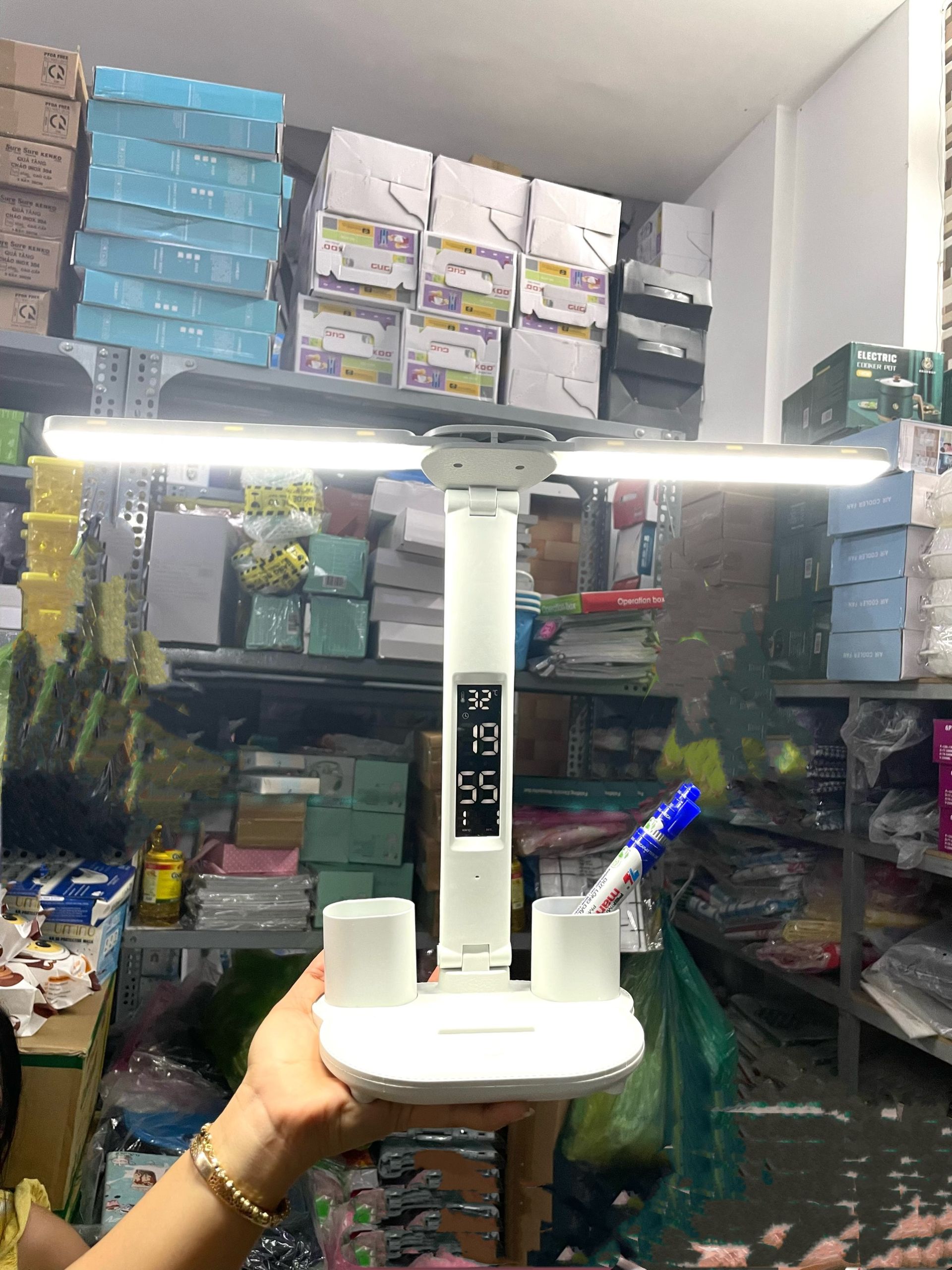 ĐÈN HỌC CHỐNG CẬN